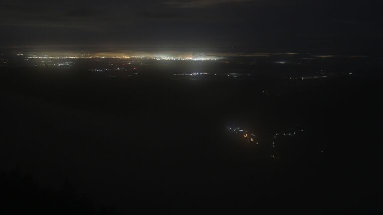Dieses Bild zeigt eine Webcam-Aufnahme vom Achertal, aufgenommen am Freitag, den 26.09.2025 um 02:00 Uhr. Die Temperatur betrug 4.6°C.