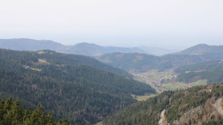 Dieses Bild zeigt eine Webcam-Aufnahme vom Achertal, aufgenommen am Freitag, den 06.03.2026 um 12:20 Uhr. Die Temperatur betrug 15.5°C.