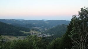 Dieses Bild zeigt eine Webcam-Aufnahme vom Achertal, aufgenommen am Samstag, den 08.08.2026 um 06:10 Uhr. Die Temperatur betrug 17.8°C.
