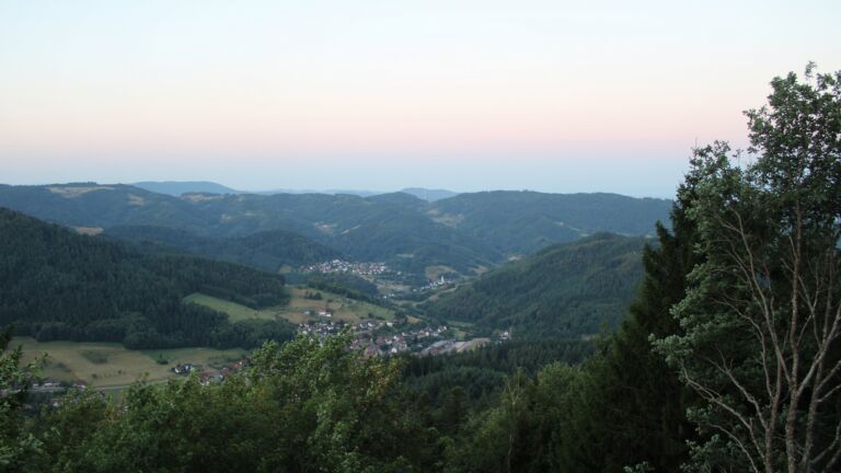 Dieses Bild zeigt eine Webcam-Aufnahme vom Achertal, aufgenommen am Samstag, den 08.08.2026 um 06:10 Uhr. Die Temperatur betrug 17.8°C.