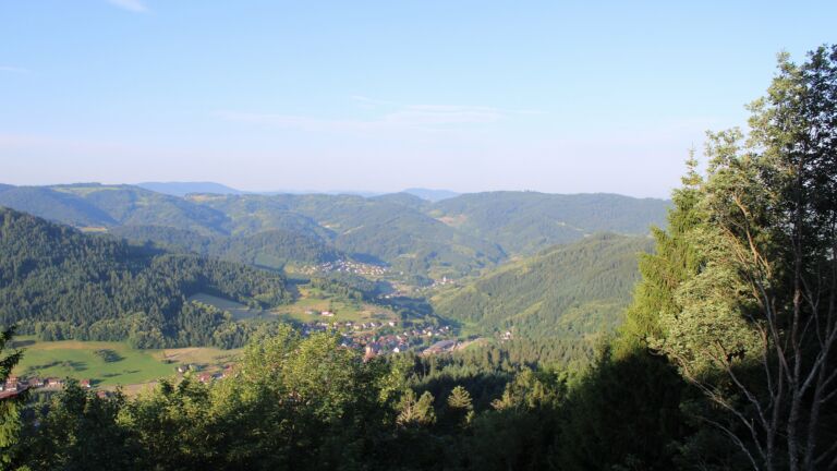 Dieses Bild zeigt eine Webcam-Aufnahme vom Achertal, aufgenommen am Freitag, den 19.06.2026 um 07:10 Uhr. Die Temperatur betrug 23°C.