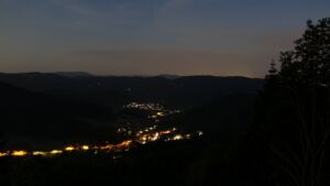 Dieses Bild zeigt eine Webcam-Aufnahme vom Achertal, aufgenommen am Samstag, den 30.05.2026 um 22:40 Uhr. Die Temperatur betrug 22.8°C.