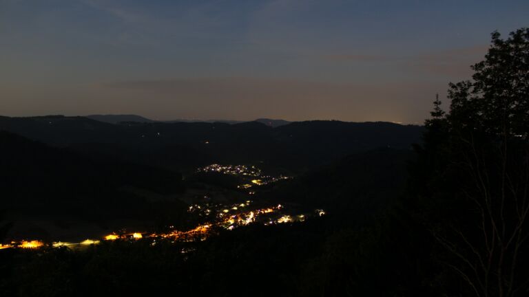 Dieses Bild zeigt eine Webcam-Aufnahme vom Achertal, aufgenommen am Samstag, den 30.05.2026 um 22:40 Uhr. Die Temperatur betrug 22.8°C.