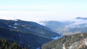 Dieses Bild zeigt eine Webcam-Aufnahme vom Achertal, aufgenommen am Samstag, den 22.11.2025 um 12:30 Uhr. Die Temperatur betrug -1.9°C.