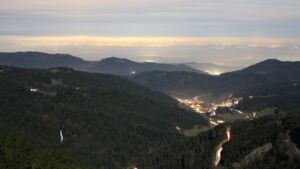 Dieses Bild zeigt eine Webcam-Aufnahme vom Achertal, aufgenommen am Mittwoch, den 03.12.2025 um 18:00 Uhr. Die Temperatur betrug 5.3°C.