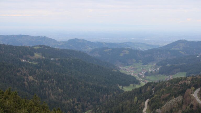 Dieses Bild zeigt eine Webcam-Aufnahme vom Achertal, aufgenommen am Donnerstag, den 16.04.2026 um 08:40 Uhr. Die Temperatur betrug 8.6°C.