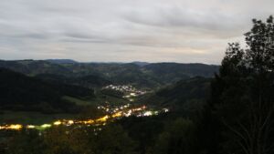 Dieses Bild zeigt eine Webcam-Aufnahme vom Achertal, aufgenommen am Mittwoch, den 28.10.2026 um 00:00 Uhr. Die Temperatur betrug 13°C.