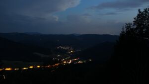 Dieses Bild zeigt eine Webcam-Aufnahme vom Achertal, aufgenommen am Dienstag, den 30.06.2026 um 22:40 Uhr. Die Temperatur betrug 21.5°C.