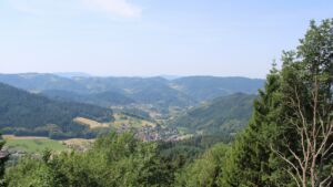 Dieses Bild zeigt eine Webcam-Aufnahme vom Achertal, aufgenommen am Freitag, den 26.06.2026 um 11:50 Uhr. Die Temperatur betrug 32.9°C.
