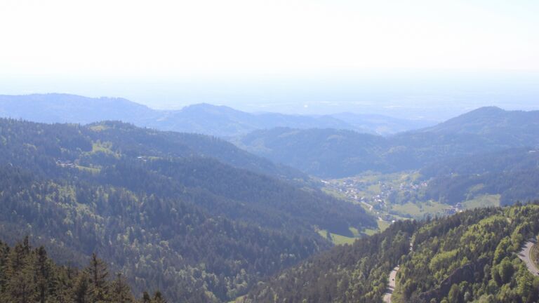 Dieses Bild zeigt eine Webcam-Aufnahme vom Achertal, aufgenommen am Samstag, den 10.05.2025 um 17:20 Uhr. Die Temperatur betrug 15°C.