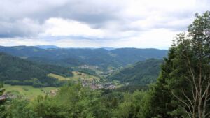 Dieses Bild zeigt eine Webcam-Aufnahme vom Achertal, aufgenommen am Donnerstag, den 11.06.2026 um 13:00 Uhr. Die Temperatur betrug 10.6°C.
