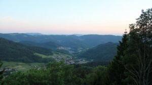 Dieses Bild zeigt eine Webcam-Aufnahme vom Achertal, aufgenommen am Samstag, den 23.05.2026 um 21:10 Uhr. Die Temperatur betrug 22.2°C.