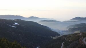 Dieses Bild zeigt eine Webcam-Aufnahme vom Achertal, aufgenommen am Samstag, den 17.01.2026 um 16:30 Uhr. Die Temperatur betrug 6.1°C.