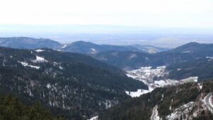 Dieses Bild zeigt eine Webcam-Aufnahme vom Achertal, aufgenommen am Dienstag, den 13.01.2026 um 13:50 Uhr. Die Temperatur betrug 6.4°C.