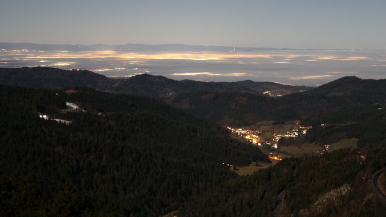 Dieses Bild zeigt eine Webcam-Aufnahme vom Achertal, aufgenommen am Dienstag, den 03.02.2026 um 23:00 Uhr. Die Temperatur betrug 2.9°C.