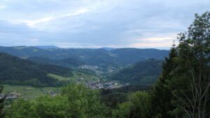 Dieses Bild zeigt eine Webcam-Aufnahme vom Achertal, aufgenommen am Montag, den 18.05.2026 um 21:10 Uhr. Die Temperatur betrug 9.6°C.