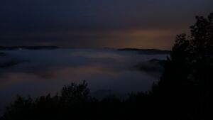 Dieses Bild zeigt eine Webcam-Aufnahme vom Achertal, aufgenommen am Sonntag, den 18.10.2026 um 19:20 Uhr. Die Temperatur betrug 7.6°C.