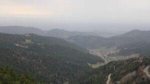 Dieses Bild zeigt eine Webcam-Aufnahme vom Achertal, aufgenommen am Freitag, den 14.11.2025 um 15:20 Uhr. Die Temperatur betrug 16.1°C.