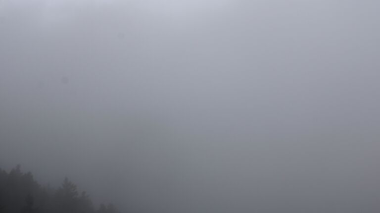 Dieses Bild zeigt eine Webcam-Aufnahme vom Achertal, aufgenommen am Samstag, den 27.09.2025 um 12:20 Uhr. Die Temperatur betrug 8.6°C.