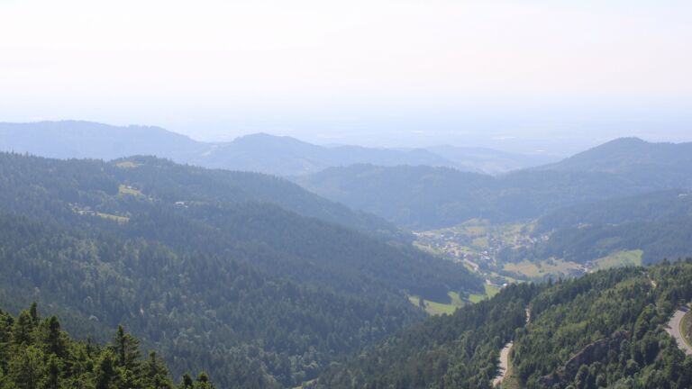 Dieses Bild zeigt eine Webcam-Aufnahme vom Achertal, aufgenommen am Mittwoch, den 11.06.2025 um 16:50 Uhr. Die Temperatur betrug 20.4°C.