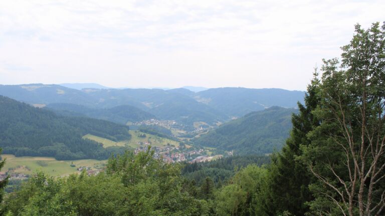 Dieses Bild zeigt eine Webcam-Aufnahme vom Achertal, aufgenommen am Mittwoch, den 15.07.2026 um 15:10 Uhr. Die Temperatur betrug 27.9°C.