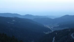 Dieses Bild zeigt eine Webcam-Aufnahme vom Achertal, aufgenommen am Donnerstag, den 05.03.2026 um 18:40 Uhr. Die Temperatur betrug 9.3°C.