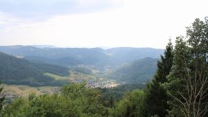 Dieses Bild zeigt eine Webcam-Aufnahme vom Achertal, aufgenommen am Dienstag, den 04.08.2026 um 16:40 Uhr. Die Temperatur betrug 33.9°C.