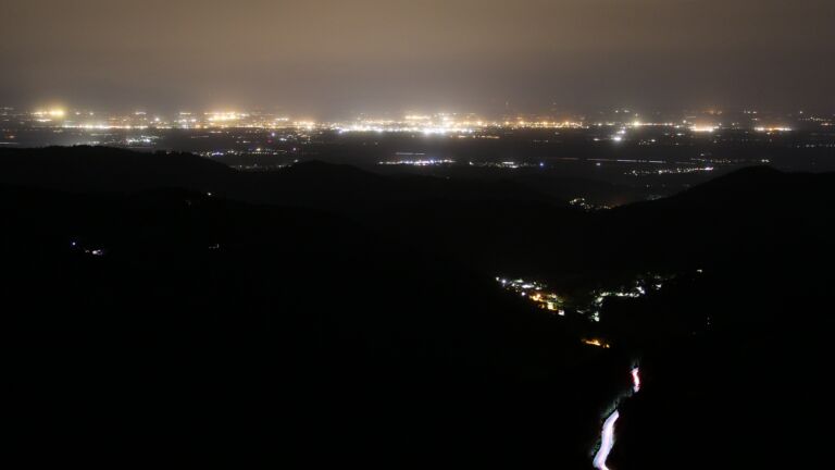 Dieses Bild zeigt eine Webcam-Aufnahme vom Achertal, aufgenommen am Samstag, den 03.05.2025 um 02:30 Uhr. Die Temperatur betrug 16°C.