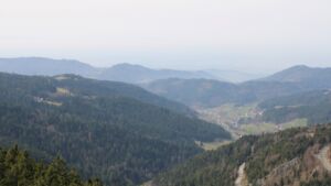 Dieses Bild zeigt eine Webcam-Aufnahme vom Achertal, aufgenommen am Freitag, den 06.03.2026 um 13:00 Uhr. Die Temperatur betrug 15.1°C.