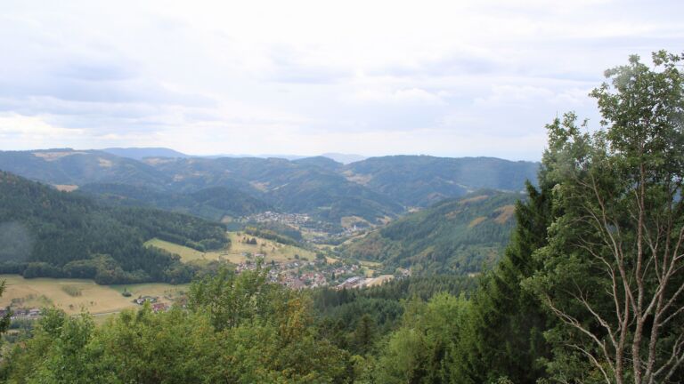 Dieses Bild zeigt eine Webcam-Aufnahme vom Achertal, aufgenommen am Dienstag, den 18.08.2026 um 13:50 Uhr. Die Temperatur betrug 20.1°C.