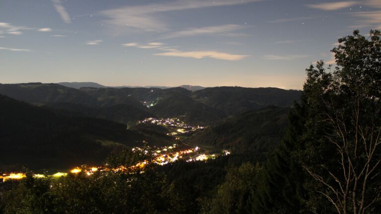 Dieses Bild zeigt eine Webcam-Aufnahme vom Achertal, aufgenommen am Mittwoch, den 23.09.2026 um 22:00 Uhr. Die Temperatur betrug 15.2°C.
