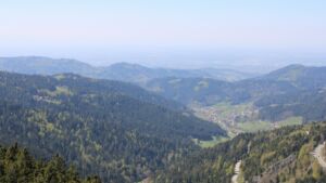 Dieses Bild zeigt eine Webcam-Aufnahme vom Achertal, aufgenommen am Mittwoch, den 22.04.2026 um 13:50 Uhr. Die Temperatur betrug 7.9°C.