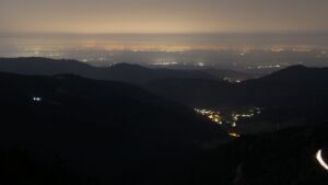 Dieses Bild zeigt eine Webcam-Aufnahme vom Achertal, aufgenommen am Samstag, den 07.03.2026 um 05:00 Uhr. Die Temperatur betrug 10.6°C.