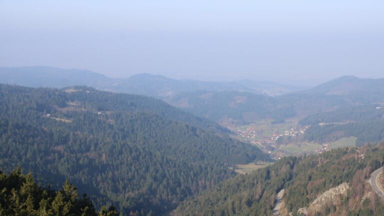 Dieses Bild zeigt eine Webcam-Aufnahme vom Achertal, aufgenommen am Sonntag, den 08.03.2026 um 09:20 Uhr. Die Temperatur betrug 10.9°C.