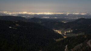 Dieses Bild zeigt eine Webcam-Aufnahme vom Achertal, aufgenommen am Montag, den 02.03.2026 um 22:30 Uhr. Die Temperatur betrug 6.7°C.