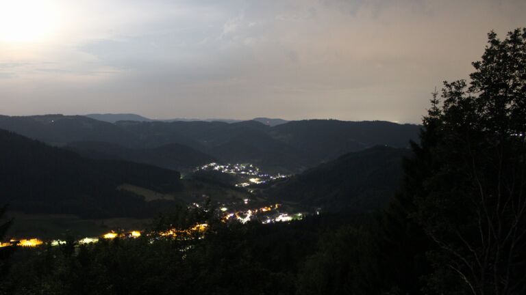 Dieses Bild zeigt eine Webcam-Aufnahme vom Achertal, aufgenommen am Montag, den 29.06.2026 um 01:30 Uhr. Die Temperatur betrug 23.7°C.