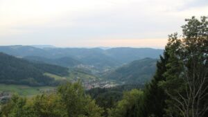 Dieses Bild zeigt eine Webcam-Aufnahme vom Achertal, aufgenommen am Montag, den 28.09.2026 um 18:10 Uhr. Die Temperatur betrug 25.7°C.
