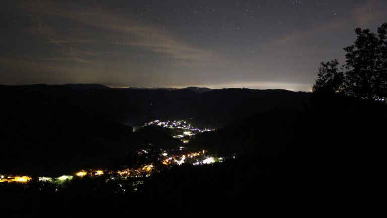 Dieses Bild zeigt eine Webcam-Aufnahme vom Achertal, aufgenommen am Donnerstag, den 15.10.2026 um 03:00 Uhr. Die Temperatur betrug 13°C.