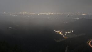 Dieses Bild zeigt eine Webcam-Aufnahme vom Achertal, aufgenommen am Samstag, den 28.02.2026 um 23:30 Uhr. Die Temperatur betrug 2.9°C.