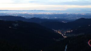 Dieses Bild zeigt eine Webcam-Aufnahme vom Achertal, aufgenommen am Samstag, den 29.11.2025 um 17:20 Uhr. Die Temperatur betrug 5.8°C.