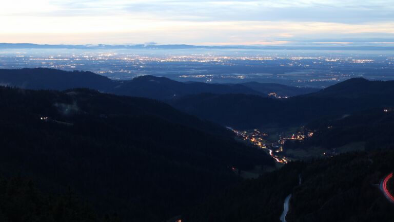 Dieses Bild zeigt eine Webcam-Aufnahme vom Achertal, aufgenommen am Samstag, den 29.11.2025 um 17:20 Uhr. Die Temperatur betrug 5.8°C.