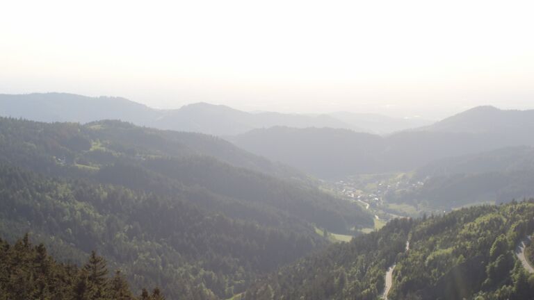 Dieses Bild zeigt eine Webcam-Aufnahme vom Achertal, aufgenommen am Donnerstag, den 15.05.2025 um 19:10 Uhr. Die Temperatur betrug 10.6°C.