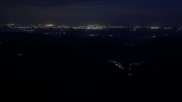 Dieses Bild zeigt eine Webcam-Aufnahme vom Achertal, aufgenommen am Freitag, den 22.08.2025 um 05:30 Uhr. Die Temperatur betrug 10.8°C.