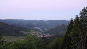 Dieses Bild zeigt eine Webcam-Aufnahme vom Achertal, aufgenommen am Freitag, den 22.05.2026 um 05:20 Uhr. Die Temperatur betrug 15.5°C.