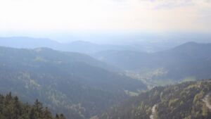 Dieses Bild zeigt eine Webcam-Aufnahme vom Achertal, aufgenommen am Dienstag, den 21.04.2026 um 17:20 Uhr. Die Temperatur betrug 5°C.