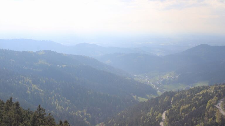 Dieses Bild zeigt eine Webcam-Aufnahme vom Achertal, aufgenommen am Dienstag, den 21.04.2026 um 17:20 Uhr. Die Temperatur betrug 5°C.