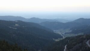 Dieses Bild zeigt eine Webcam-Aufnahme vom Achertal, aufgenommen am Freitag, den 27.02.2026 um 18:10 Uhr. Die Temperatur betrug 13.4°C.