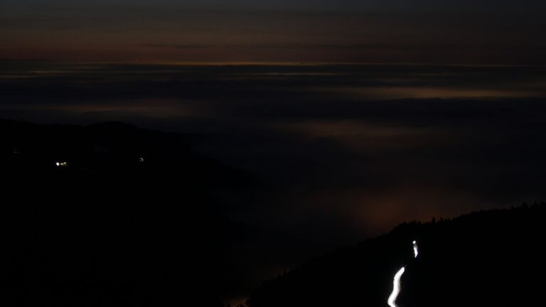 Dieses Bild zeigt eine Webcam-Aufnahme vom Achertal, aufgenommen am Sonntag, den 18.01.2026 um 18:30 Uhr. Die Temperatur betrug 3.2°C.