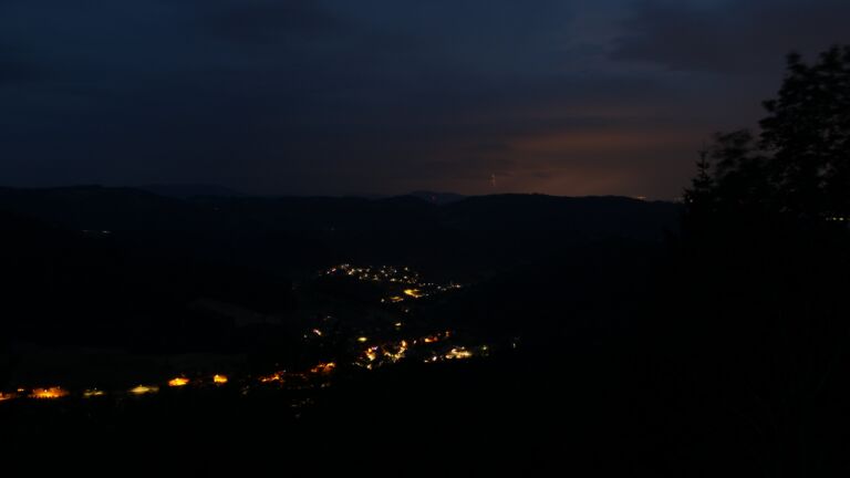Dieses Bild zeigt eine Webcam-Aufnahme vom Achertal, aufgenommen am Montag, den 29.06.2026 um 04:20 Uhr. Die Temperatur betrug 21.6°C.