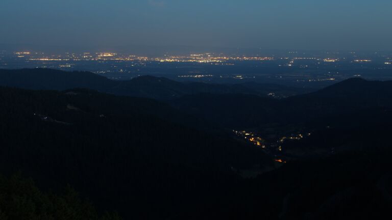 Dieses Bild zeigt eine Webcam-Aufnahme vom Achertal, aufgenommen am Mittwoch, den 25.06.2025 um 04:20 Uhr. Die Temperatur betrug 17.7°C.